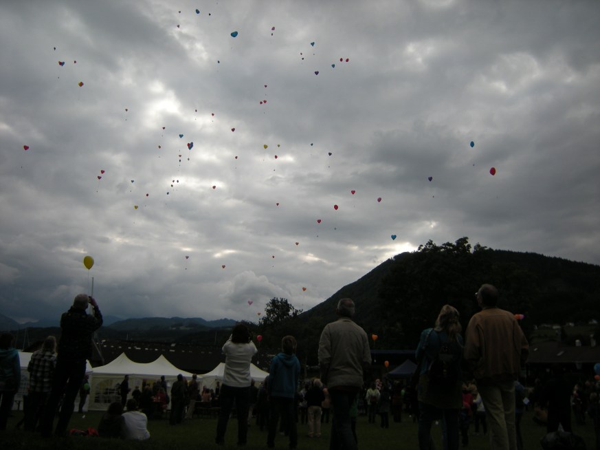 wichtig ist, die Friedensbotschaft zu senden. Auf welchem Wege auch immer...